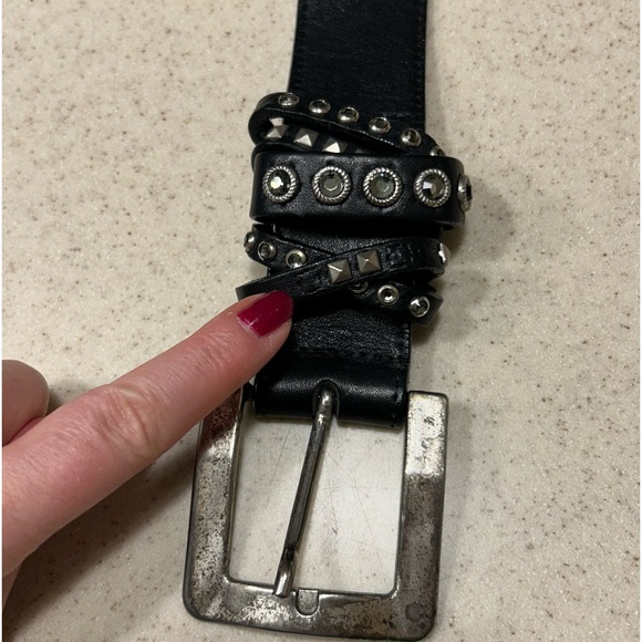 Leatherock black belt. Size “M34” with silverish detail. - Picture 6 of 13